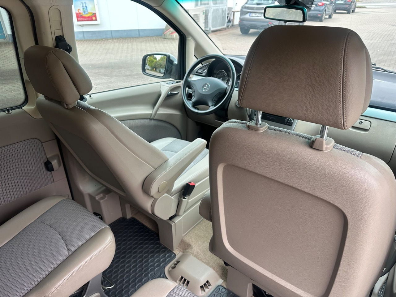 Mercedes-Benz Viano 2.2 CDI AMBIENTE extralang (Autom*133 tKm) - Putnički kombi: slika 3 Mercedes-Benz Viano 2.2 CDI AMBIENTE extralang (Autom*133 tKm) - Putnički kombi: slika 3