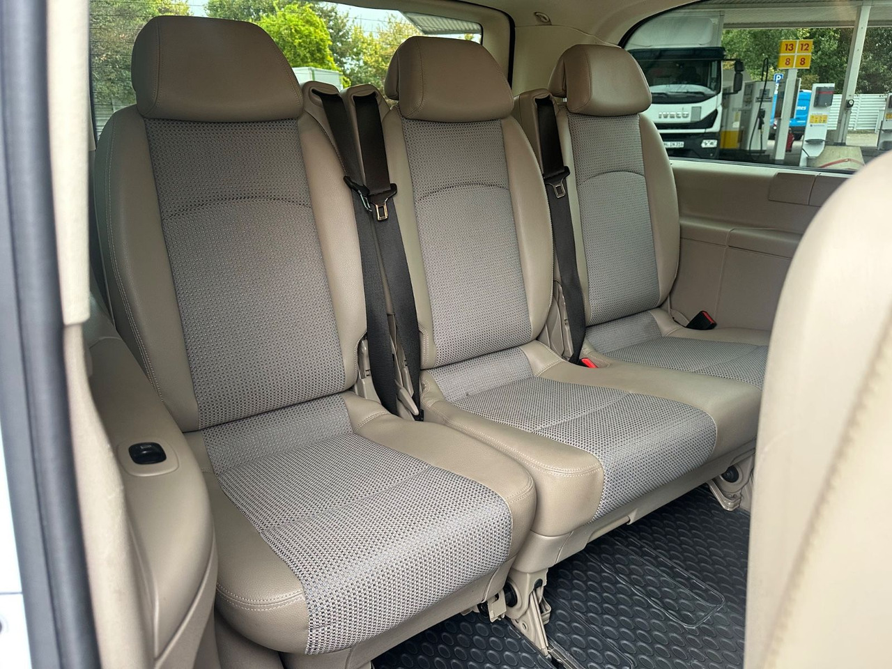 Mercedes-Benz Viano 2.2 CDI AMBIENTE extralang (Autom*133 tKm) - Putnički kombi: slika 4 Mercedes-Benz Viano 2.2 CDI AMBIENTE extralang (Autom*133 tKm) - Putnički kombi: slika 4