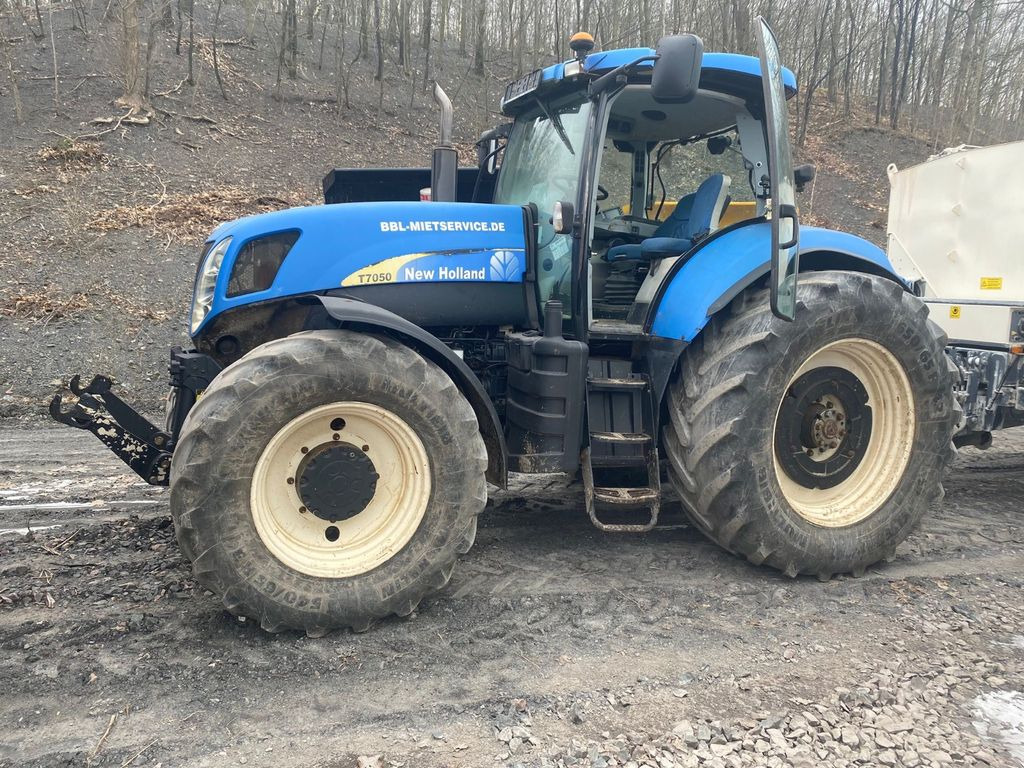 New Holland T7050 (5.638 Betriebs std.) - Traktor: slika 1 New Holland T7050 (5.638 Betriebs std.) - Traktor: slika 1