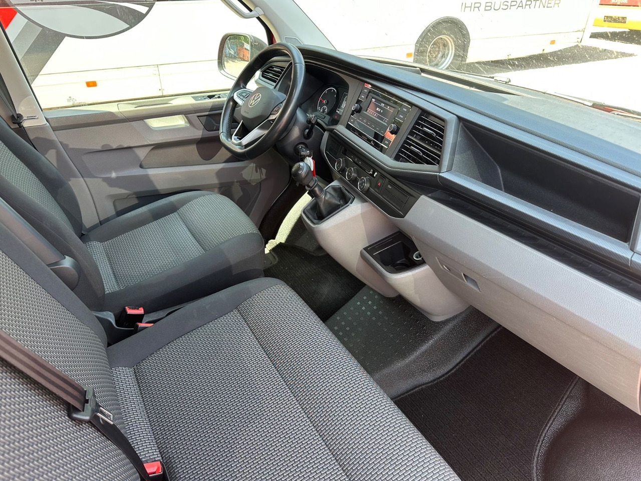 Volkswagen T6 Kombi (PDC Hi*ACC*StandHz*9 Sitzer*AC) - Putnički kombi: slika 4 Volkswagen T6 Kombi (PDC Hi*ACC*StandHz*9 Sitzer*AC) - Putnički kombi: slika 4