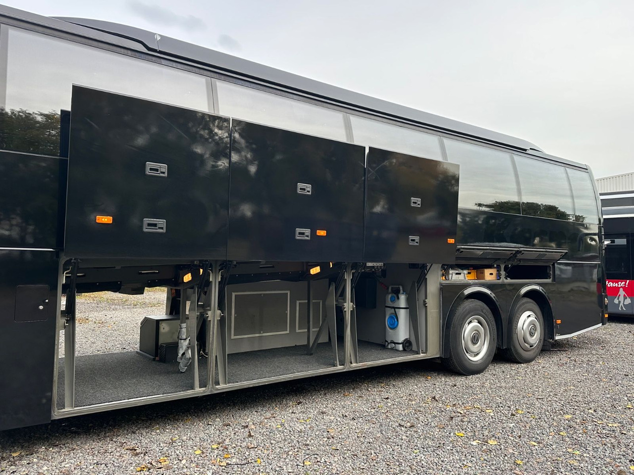 Volvo 9700 HD 6x2 Euro 5(9900*416 HD*Tourismo RHD-M) - Turistički autobus: slika 3 Volvo 9700 HD 6x2 Euro 5(9900*416 HD*Tourismo RHD-M) - Turistički autobus: slika 3