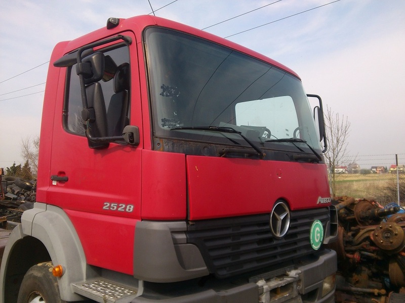 MERCEDES BENZ ATEGO 1823 1828 2528 - Kabina: slika 3 MERCEDES BENZ ATEGO 1823 1828 2528 - Kabina: slika 3